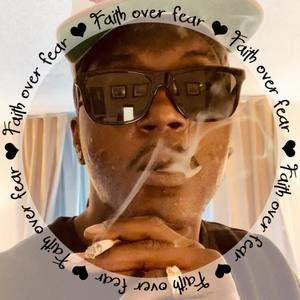 Meet your Posher, Dee